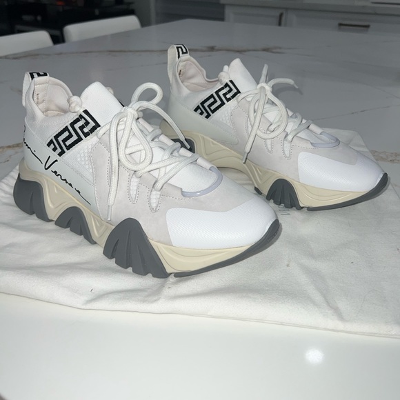 Versace Squalo Printed Sneakers - Picture 2 of 9